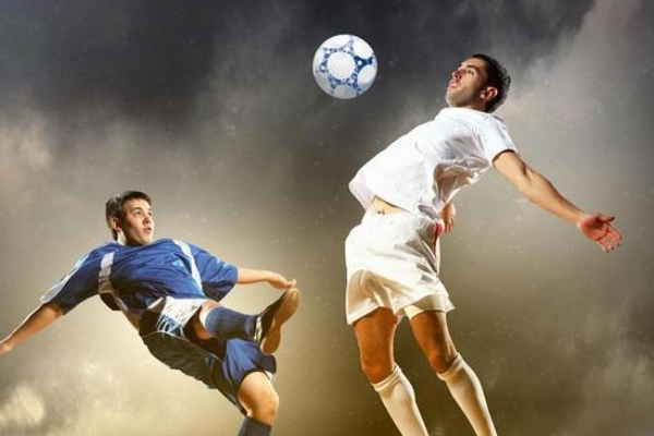 為什么足球球員的薪資都很高？