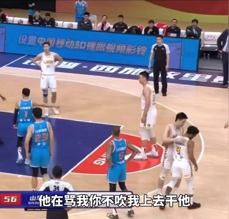 被庫(kù)克罵毛了？高詩(shī)巖對(duì)裁判說：他再罵我你不吹，我就上去干他?。ǜ咴?shī)巖對(duì)新疆）