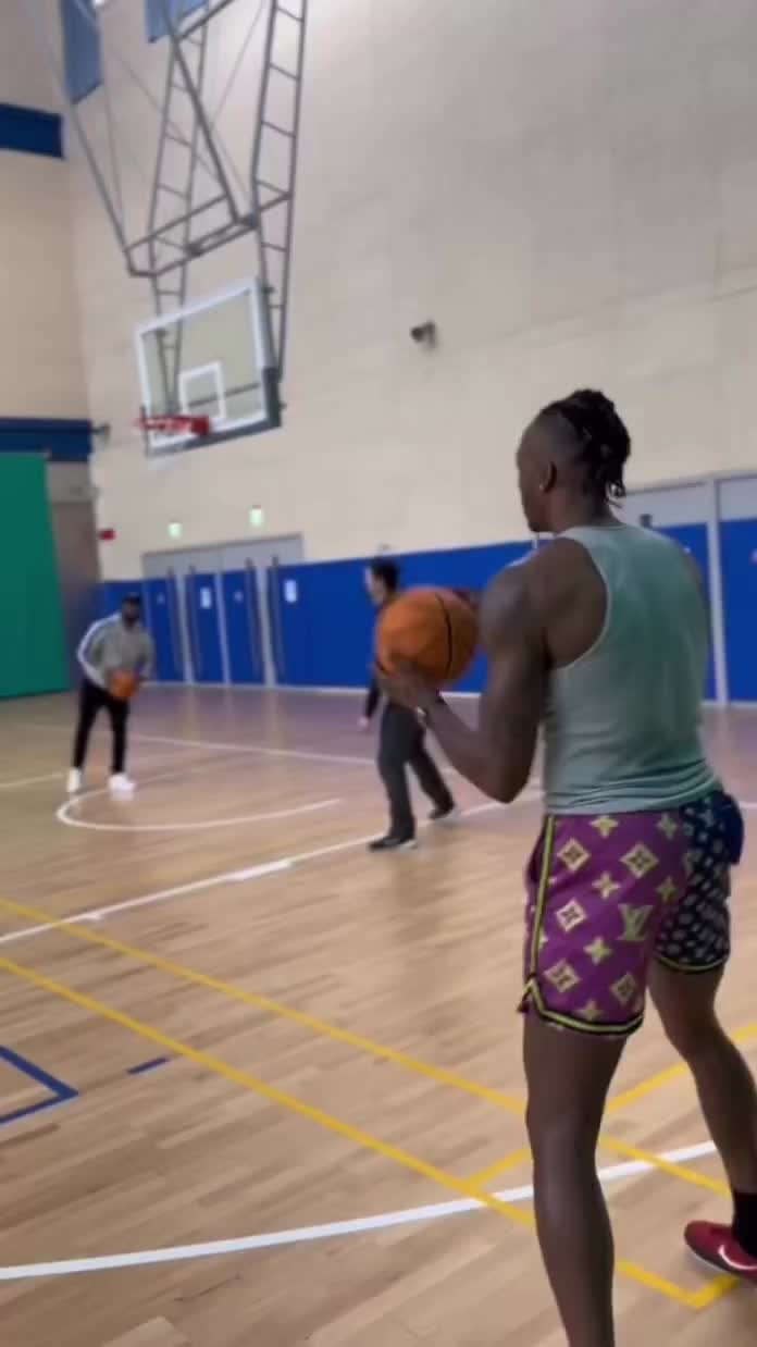 明天要復(fù)出！霍華德ins曬訓(xùn)練視頻：超人就要回歸賽場(chǎng)?。ɑ羧A德的ins賬號(hào)）