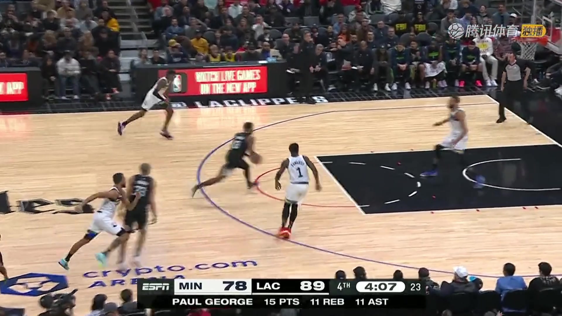 這就是億元先生的傳球水準(zhǔn)？戈貝爾發(fā)球直接相當(dāng)于送給對(duì)手了?。ǜ曦悹柺亚颍? title=