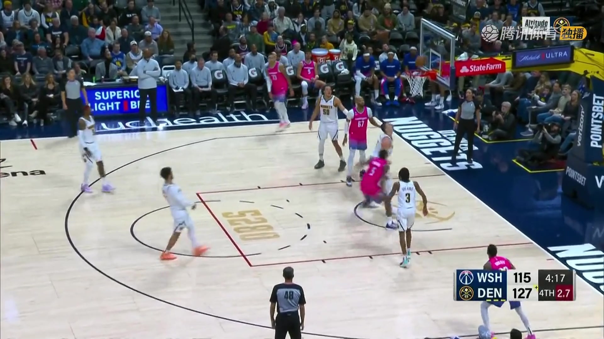 和我一隊(duì)沒這么厲害？巴頓在約基奇頭上搶到前場(chǎng)籃板霸氣補(bǔ)籃得手（約翰·巴頓）